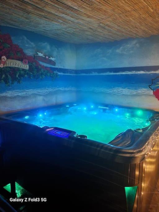 ואלבון Studio Avec Terrasse Et Jacuzzi מראה חיצוני תמונה